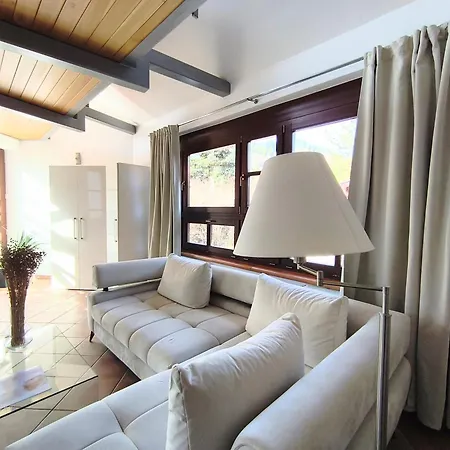 Sculpture Gallery Apartment, Vysne Ruzbachy, Garden, Garage