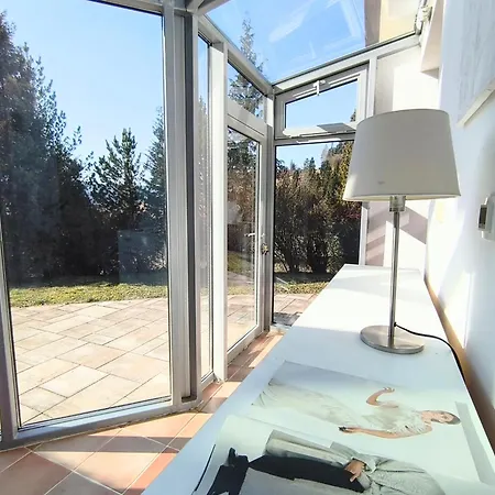 Sculpture Gallery Apartment, Vysne Ruzbachy, Garden, Garage 아파트