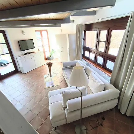 Sculpture Gallery Apartment, Vysne Ruzbachy, Garden, Garage *