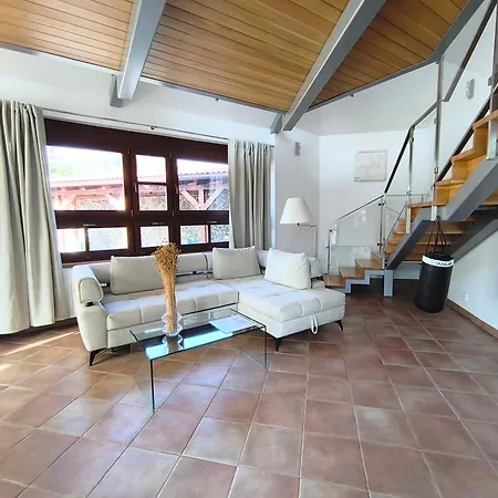 Sculpture Gallery Apartment, Vysne Ruzbachy, Garden, Garage *