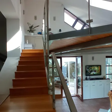 Sculpture Gallery Apartment, Vysne Ruzbachy, Garden, Garage Apartmán